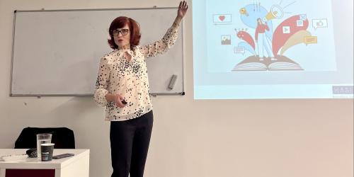 dr. Aleksandra Kregar predava na SFU Ljubljana